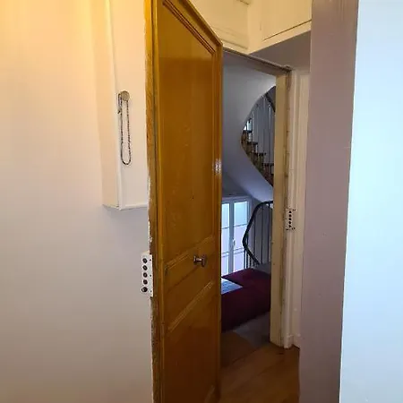 Cosy, Privee Non Mitoyenne Avec Serrure Dans Un De 50 M Carres * Colombes (Hauts-de-Seine)